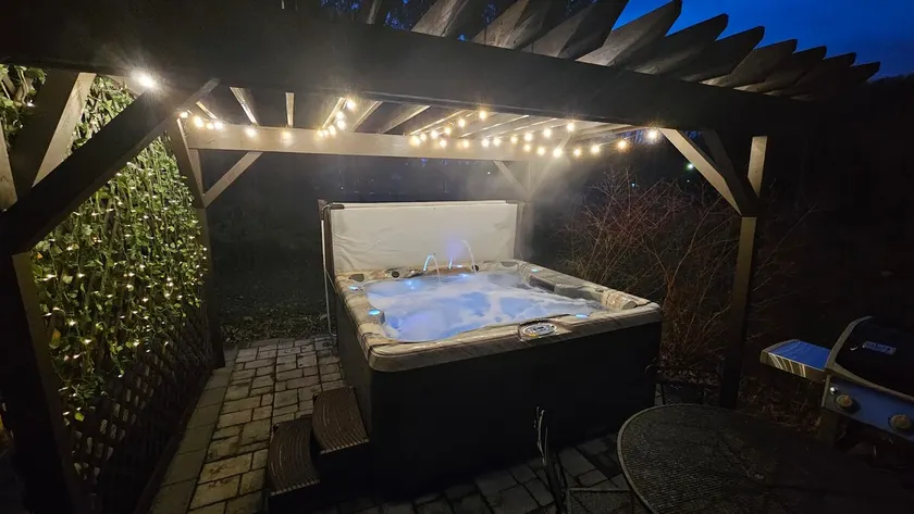 3 Bedroom Townhouse with Hot Tub - Image 1