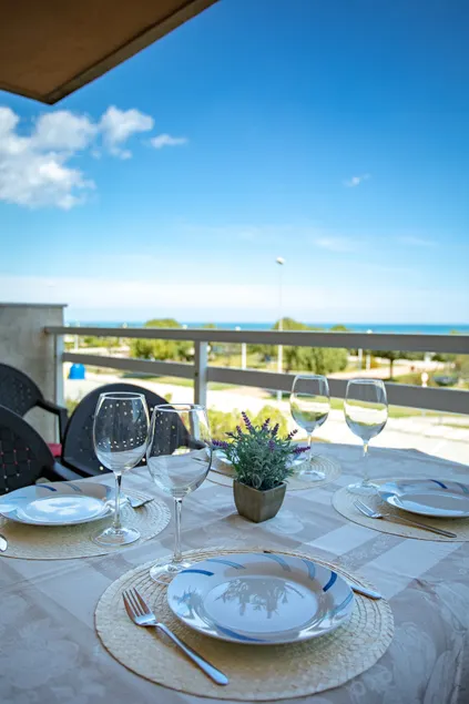 Oceanfront with pool, 3bed. Parking, Fiber - Image 1