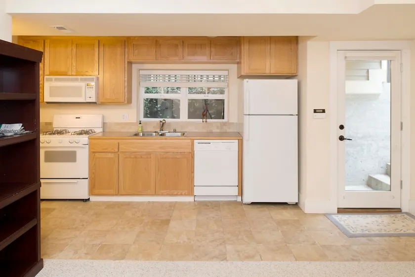 1 Bedroom, 800 SqFt Apt, U.District/Wallingford - Image 1
