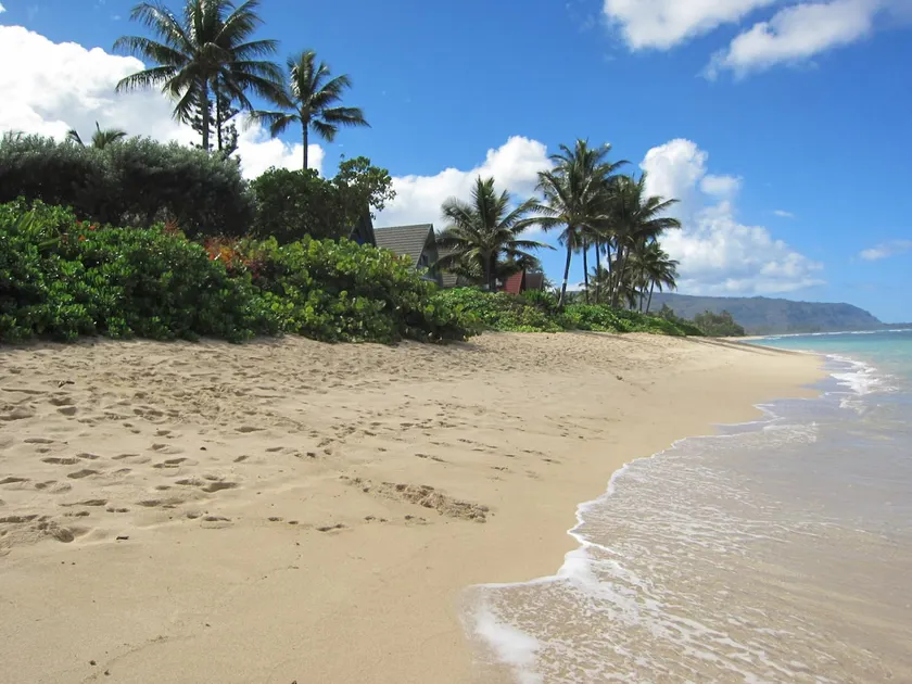 North Shore Steps Away from Beach - Image 1