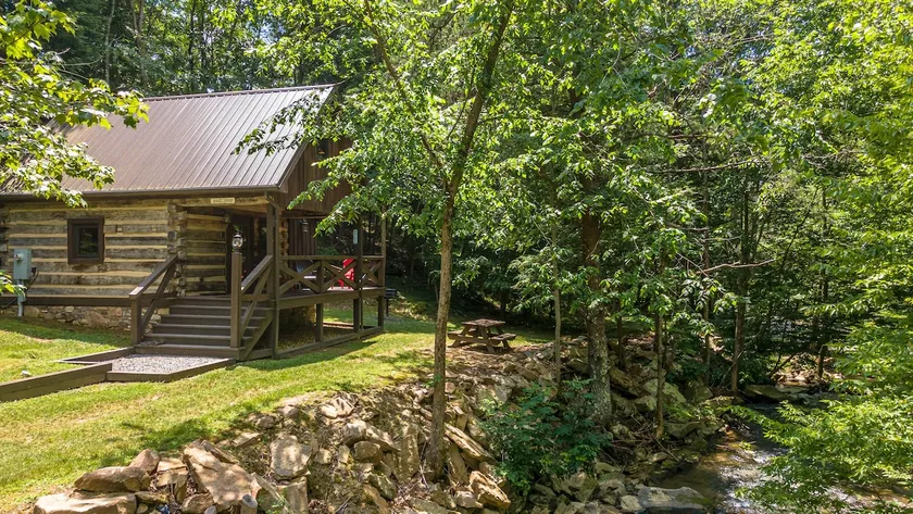 The Fishing Creek Cabin at Four Fillies Lodge w/ Hot Tub - Image 1