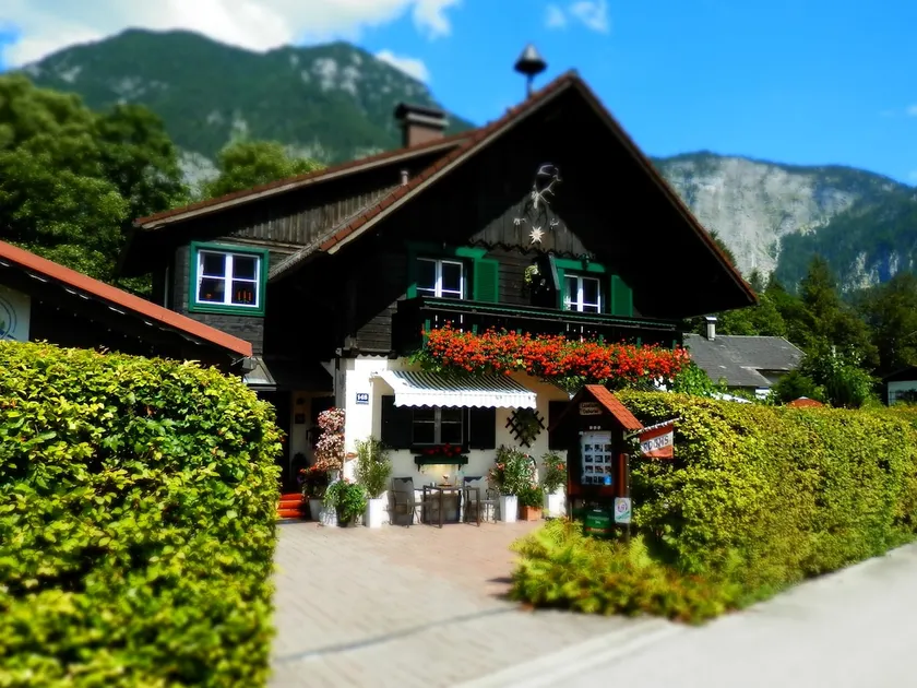 Country house Osborne near Hallstatt - Image 1