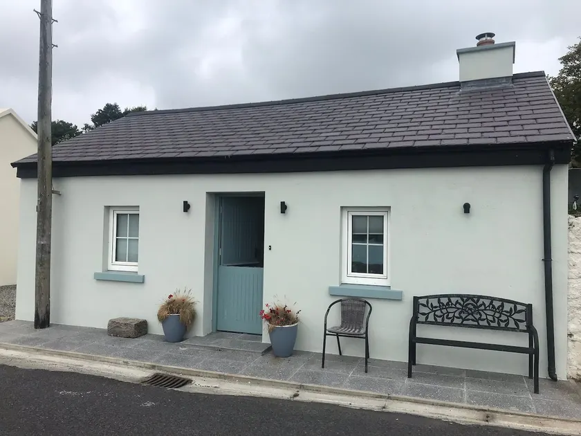 3 Quay Cottage Killala. Luxury Sea-Front Cottage - Image 1