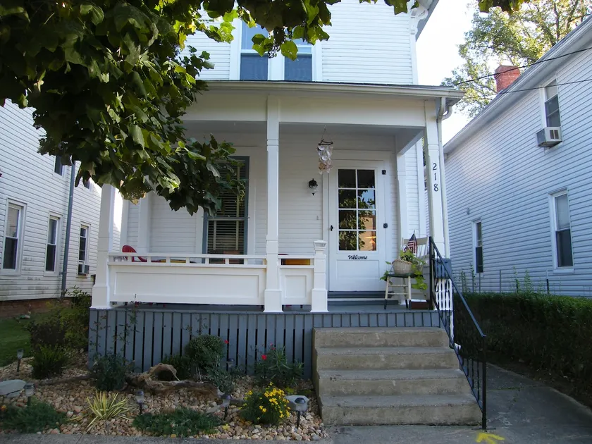 River Rock Cottage; Shopping, Restaurants, Sightseeing, right at your doorstep! - Image 1