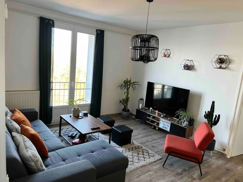 Apartment overlooking Charente near downtown - Image 1