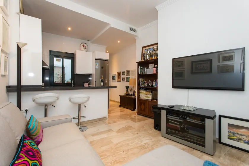 CHIC FLAT IN THE HEART OF SEVILLA - Image 1