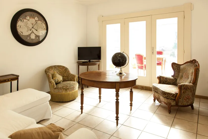 Spacious flat near University and Belle Ile - Image 1