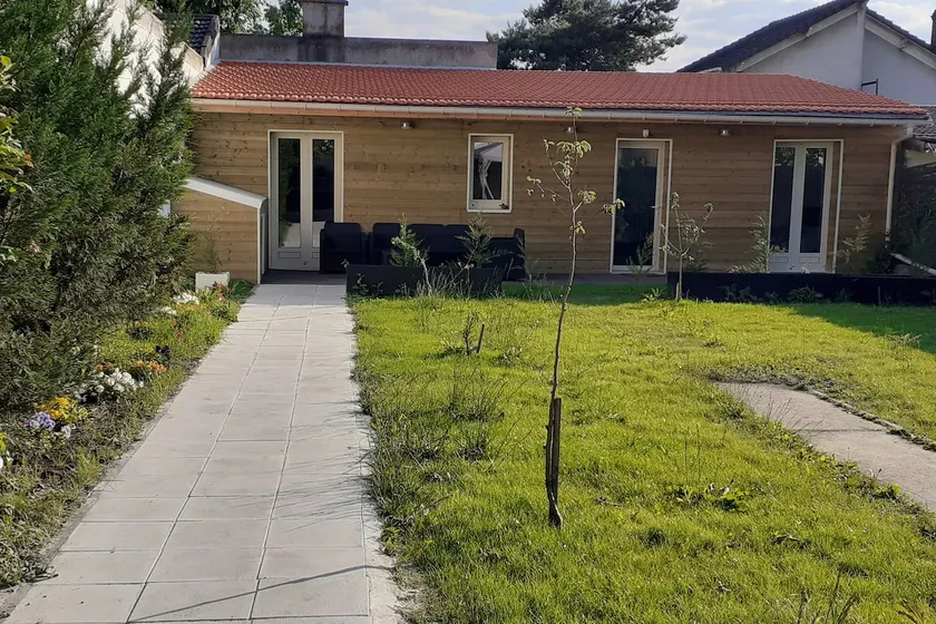 Cottage near Paris - Image 1