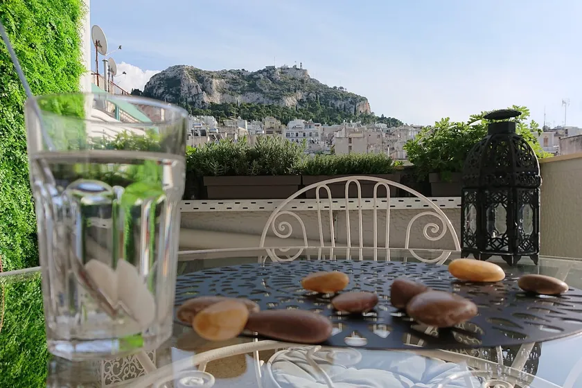 Stunning Downtown with Iconic Lycabettus Views - Image 1