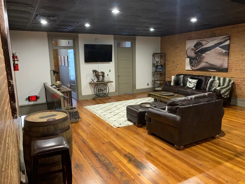 NEW “Bourbon on the Square” Downtown Rustic Loft - Image 1