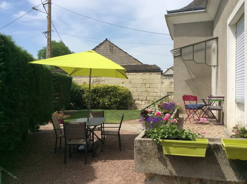 70 m² furnished house in the heart of the Loire Valley - Image 1