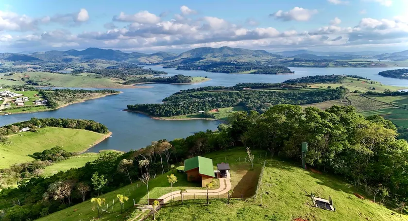 Chalet with infinity edge overlooking the reservoir - Image 1