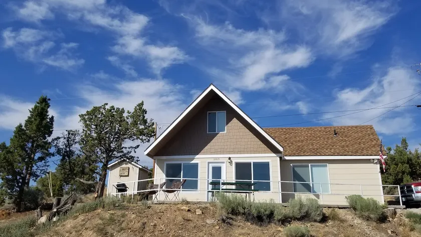 Lake front home on the Prineville reservoir - Image 1