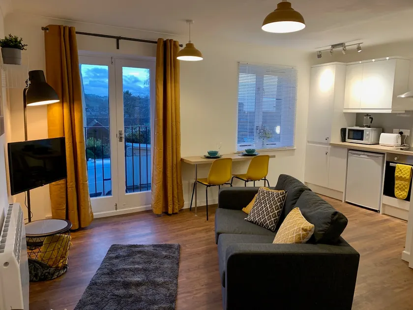 Lower Highview - Self Catering Apartment, fpventures Stroud - Image 1