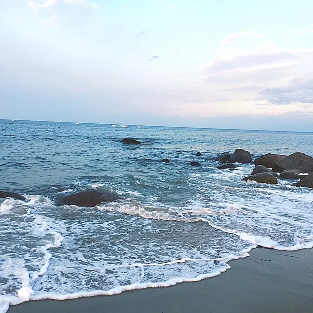 Coastal Cottage — 7 min walk to private beach - Image 1