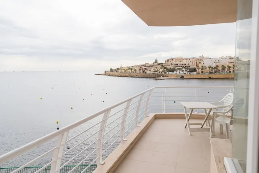 Seafront Apartment - Wifi - Sleeps 6 - Fl5 - Image 1