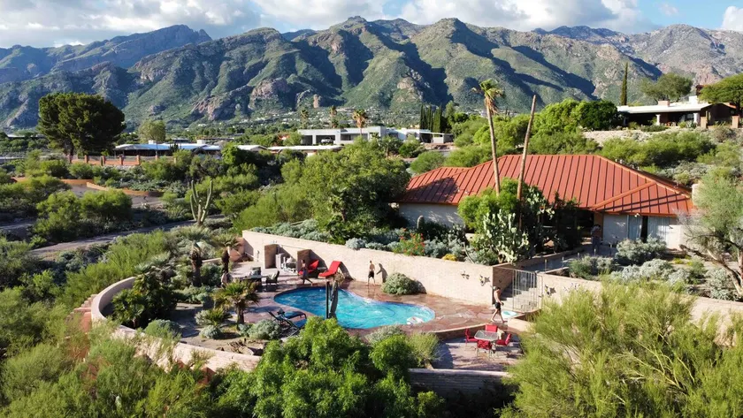 Casa Esquina foothills home pool views privacy 1ac - Image 1