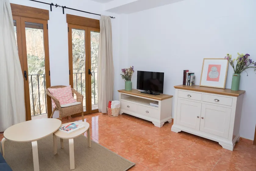 Self catering Miralrio Chulilla til 7 personer MAXIMO - Image 1