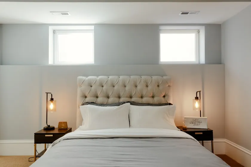 Sophisticated Flat in Historic Building - Image 1