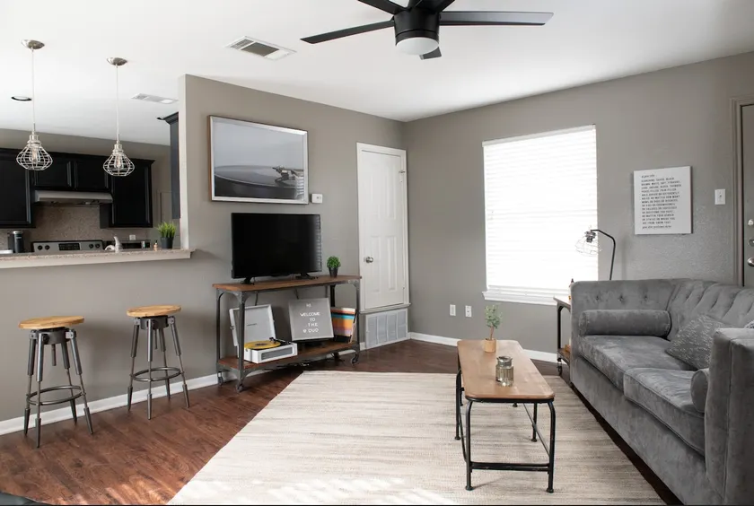 The Duo-Duplex minutes from The Silos & Baylor - Image 1