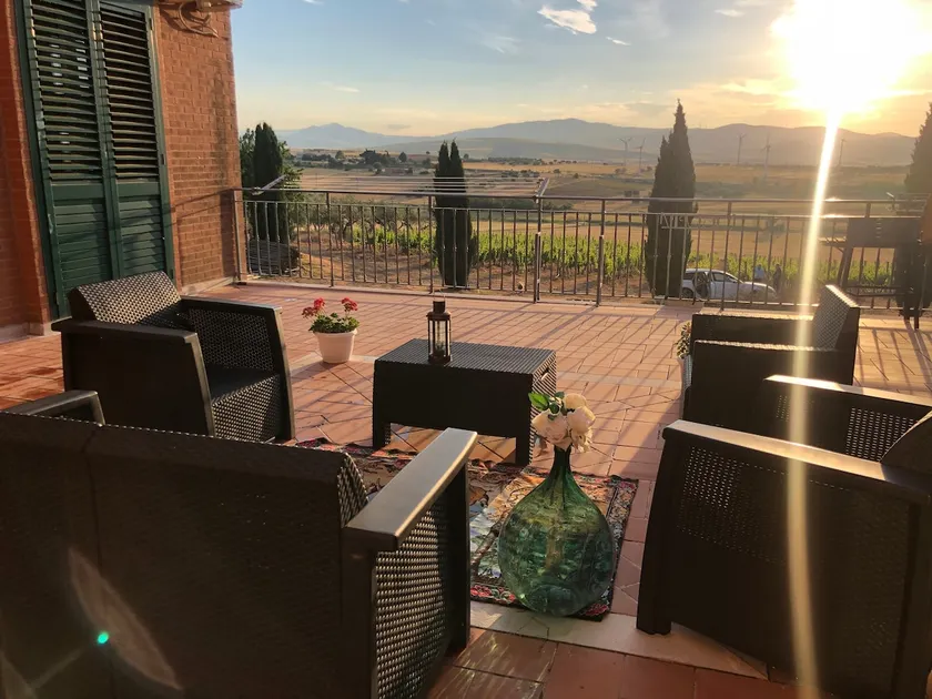 Countryside villa overlooking the vineyard - Image 1