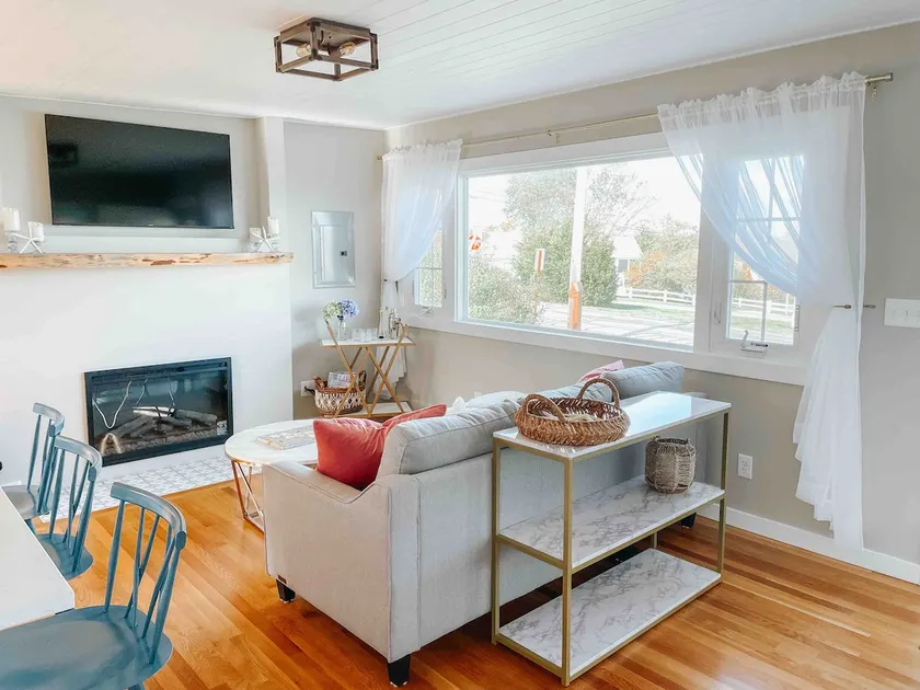 Red Sky Retreat! Sun soaked 2 bedroom cottage! - Image 1