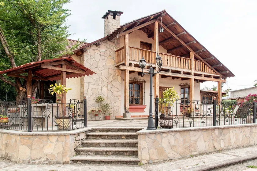 Chalet La Casa del Lago (10-min walk to downtown) - Image 1