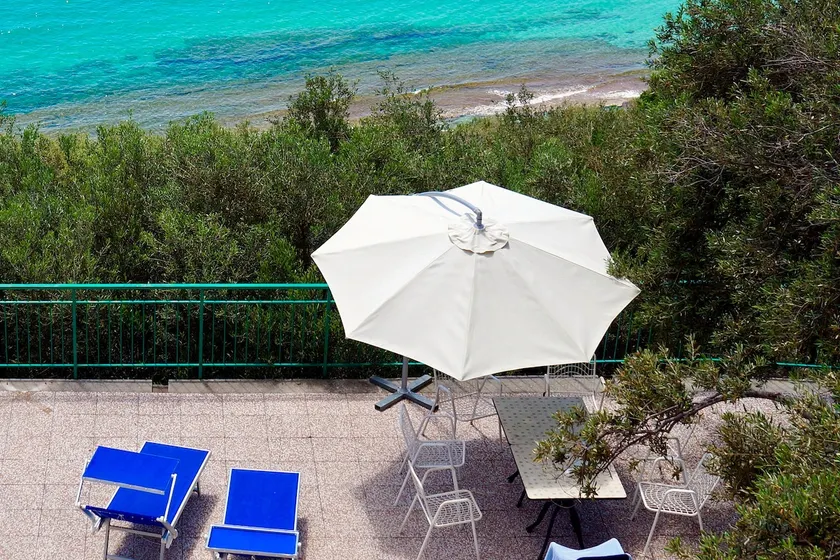Beautiful panoramic terrace overlooking the sea, with swimming pool - Image 1