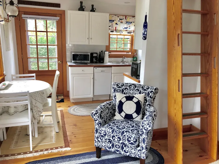 Charming Nautical Cottage: Beach, Tennis & Harbor - Image 1