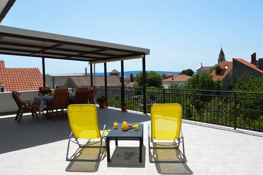 Apartamento de 1 dormitorio Adrijana con un gran balcón y vistas a la ciudad. - Image 1
