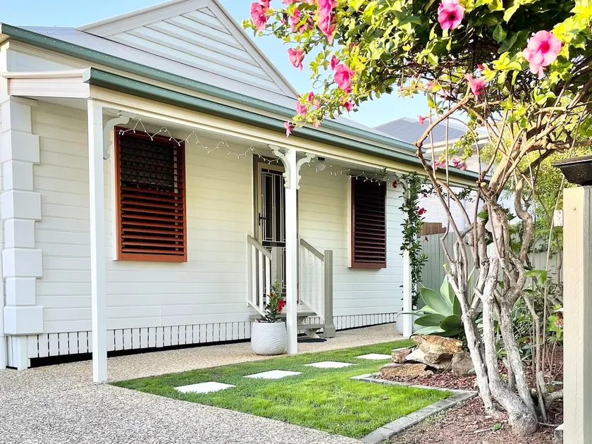 3BR TownCottage in the Heart of Springfield Lakes - Image 1