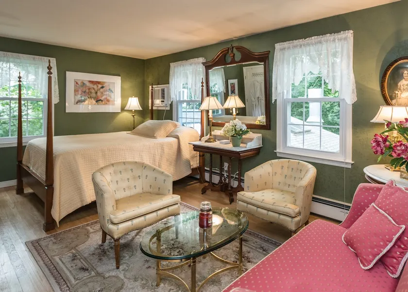 Suite; 1 Bedroom & Living Area/Xtra Bedrm; Kitchen - Image 1