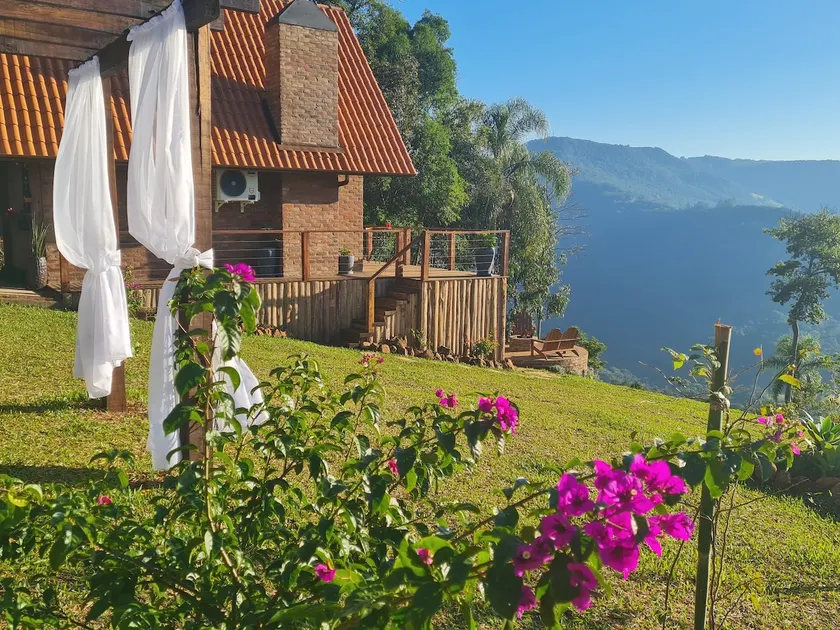 Bougainville Cabin/accommodation/Nova Petrópolis - Image 1