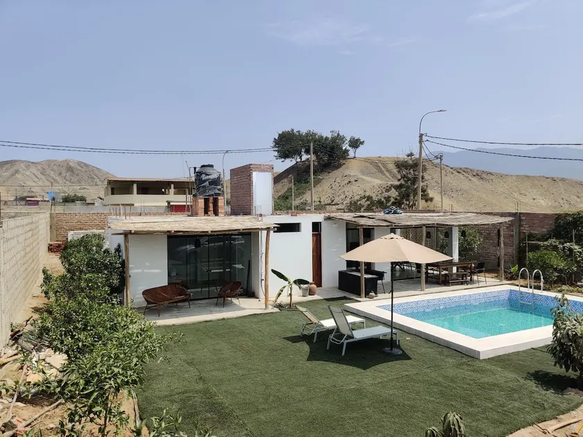 Country house with pool - Image 1