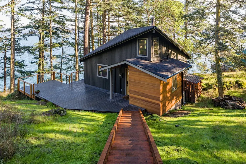 Sunrise Waterfront Retreat w/Hot Tub, Beach Access - Image 1