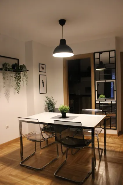 3 bedrooms parking in garage - Image 1