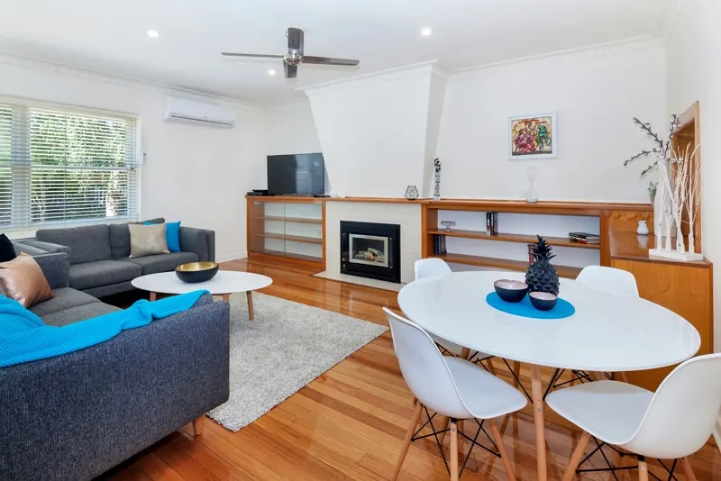 Lake Wendouree Grove St 2 Bed/1 Bath First Floor - Image 1