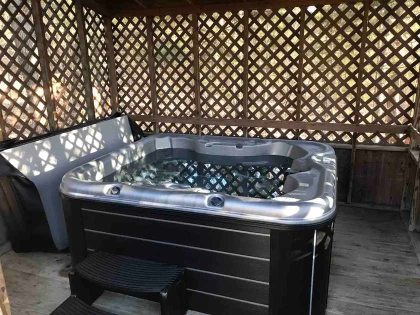 Wolf Cub Cabin with Private Hot Tub! - Image 1