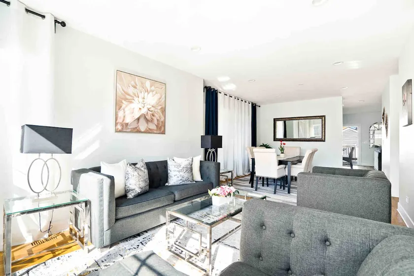 Stunning 6 BR Home * Chicago * Centrally Located - Image 1