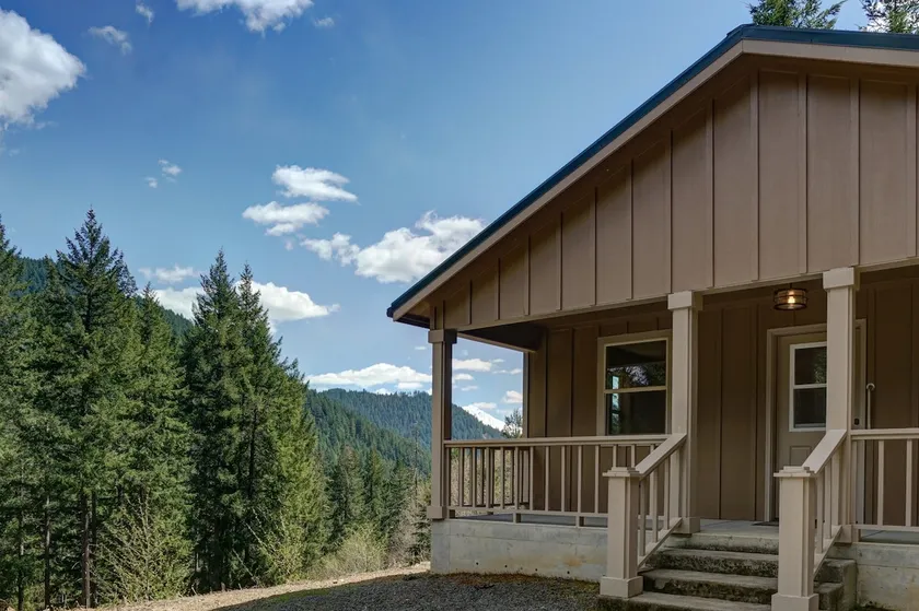 Detroit Lakehouse on 20 Acres with Mountain Views! - Image 1