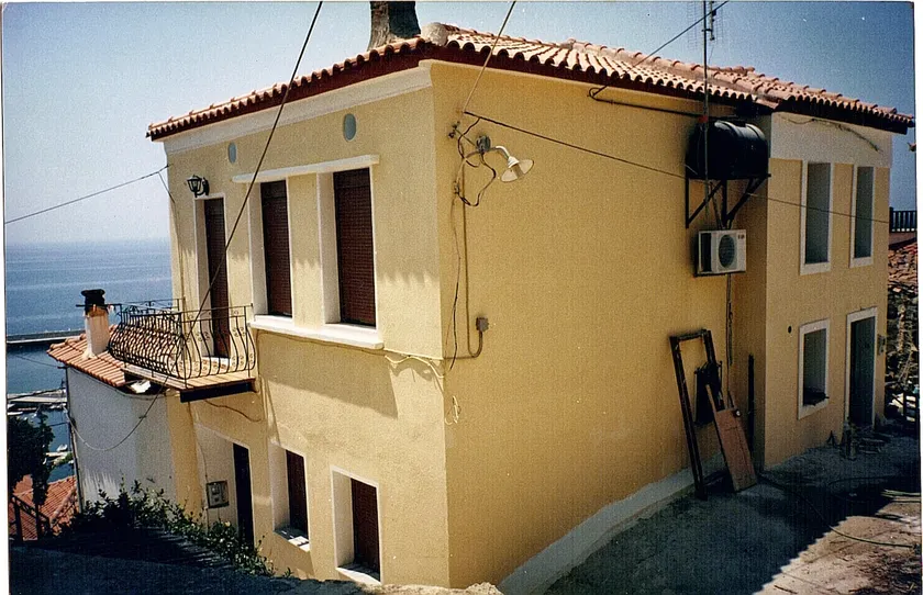 Traditional stone house - Image 1