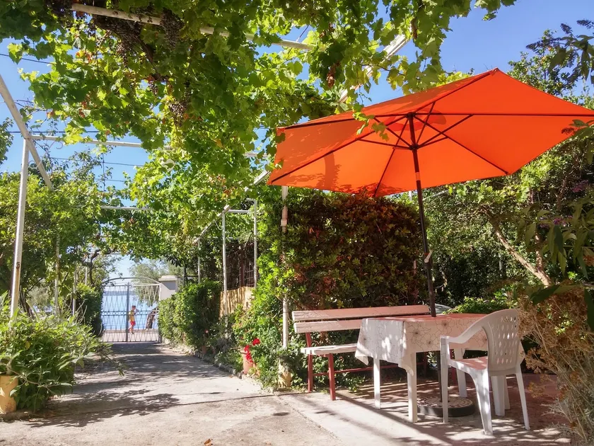 Seaside promenade apartment - Image 1