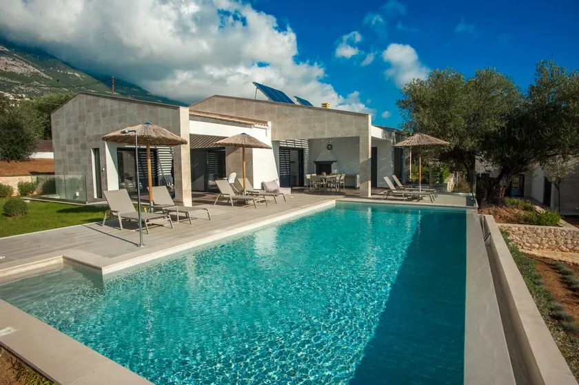 Family Villa · Infinity Pool · Walk to Beaches - Image 1