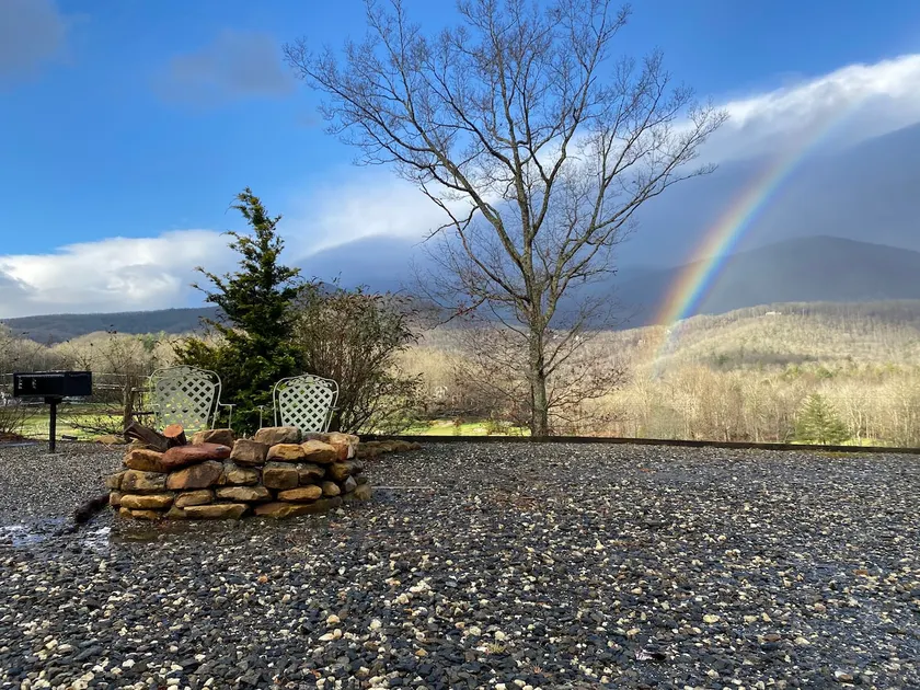 Mount Mitchell Retreat | Fire Pit, Grill & Views - Image 1