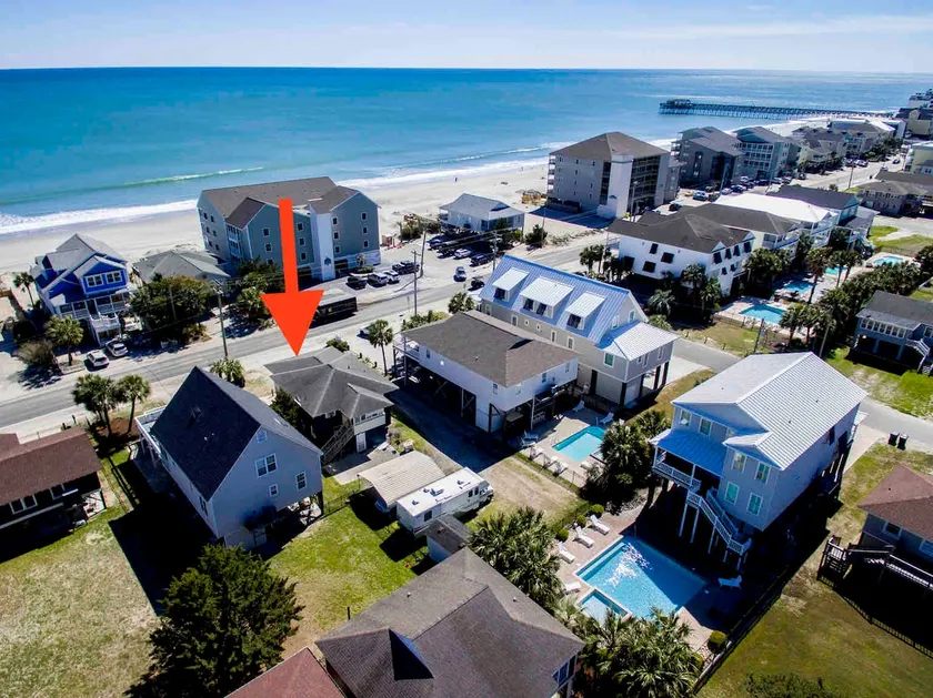Bra’ Todds’ Beach Bungalow w Beach access - Image 1