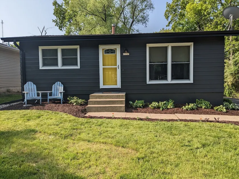 Lake it Easy at this beautiful 2 bedroom lake home - Image 1