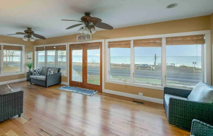 Beautiful, Spacious, Waterfront Home on the Bay - Image 1