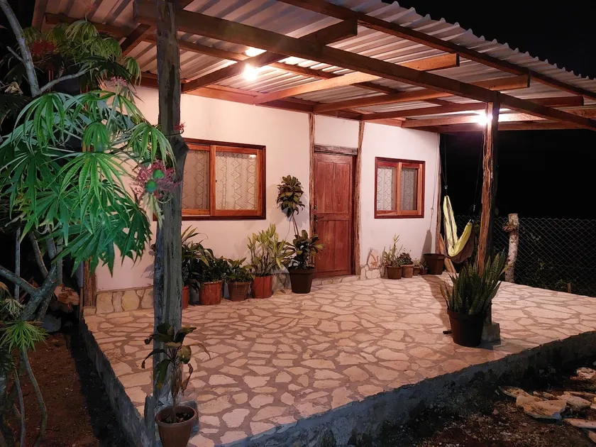 Lía Home. House in Remate, Flores, Petén/Tikal Route - Image 1