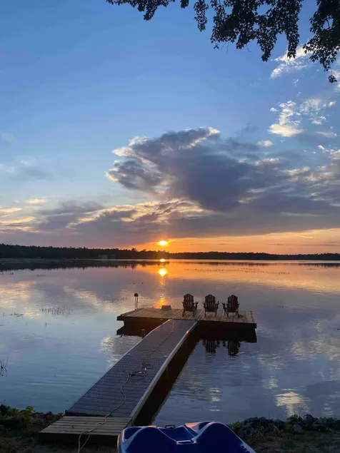 CozyPeaceful LakeCottage HotTub Canada - Image 1