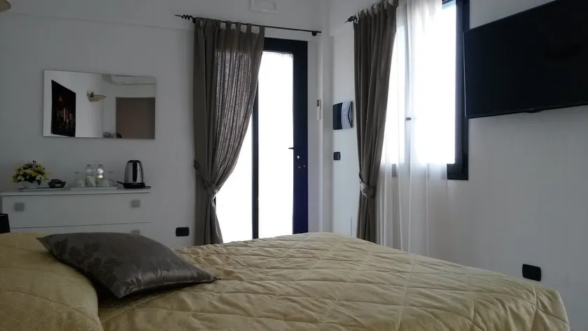 La Limonaia - Room with gulf view 2 - Image 1
